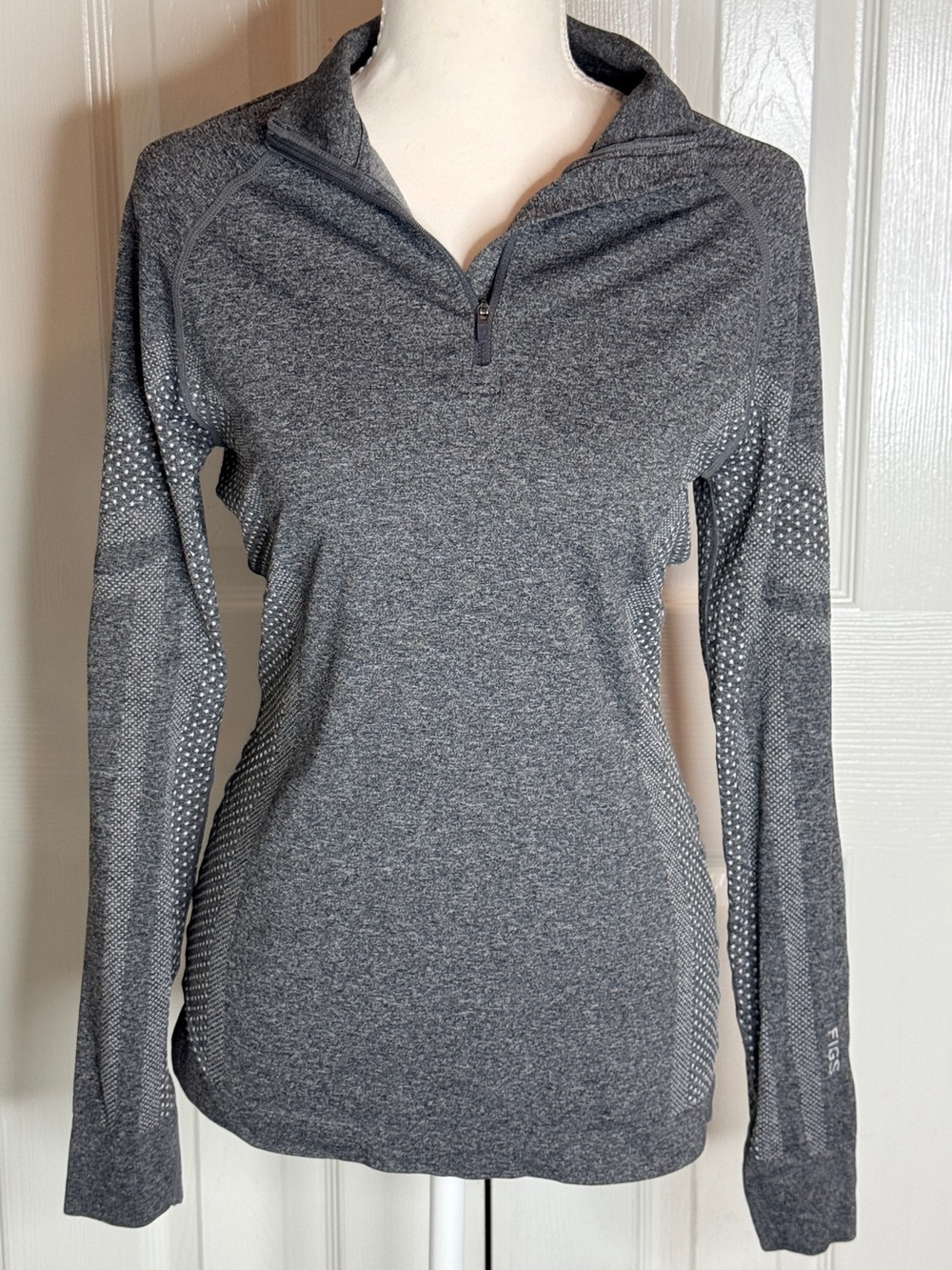 FIGS Salta 1/4 Zip Seamless Long Sleeve Underscrub Graphite Gray Small Like New